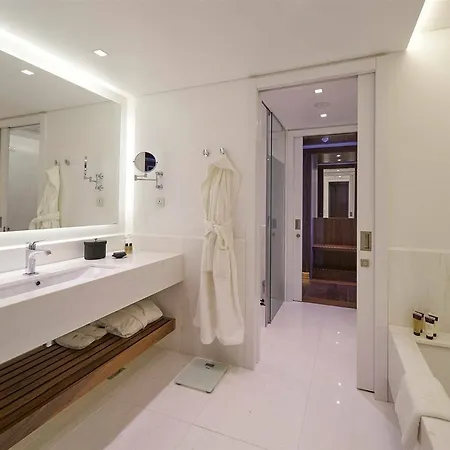 Отель Les At The Cliff Bay - Portobay 5*