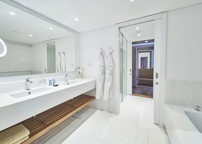 Hotel Les At The Cliff Bay - Portobay